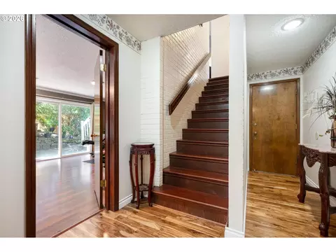Entry Way - 2530 SW 23rd St, Gresham, OR 97080 photo 5 of 5