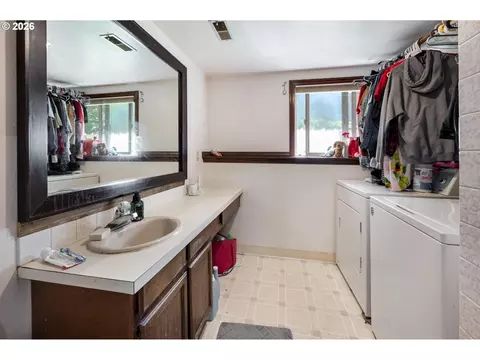 Other - 2530 SW 23rd St, Gresham, OR 97080 photo 3 of 4