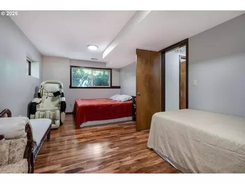 Bedroom - 2530 SW 23rd St, Gresham, OR 97080 photo 4 of 4