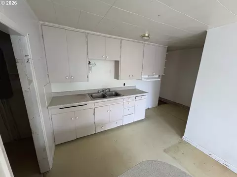 Kitchen - 740 14th St, Springfield, OR 97477 photo 1 of 1