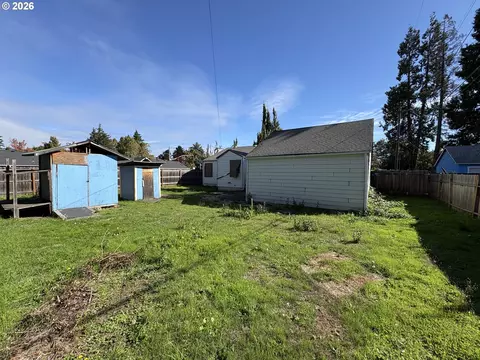 Exterior - 740 14th St, Springfield, OR 97477 photo 2 of 3