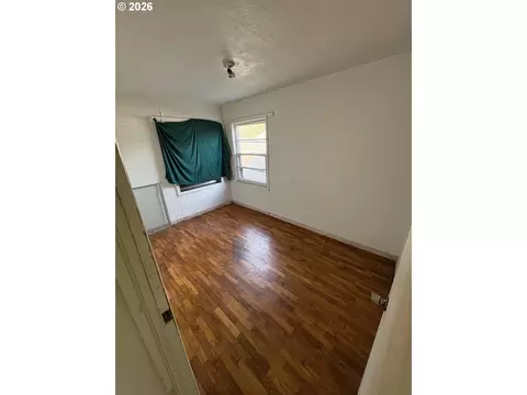 Bedroom - 740 14th St, Springfield, OR 97477 photo 2 of 2