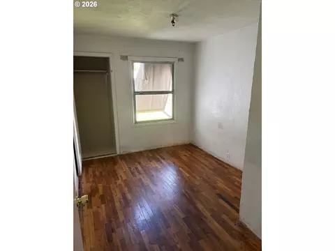 Bedroom - 740 14th St, Springfield, OR 97477 photo 1 of 2
