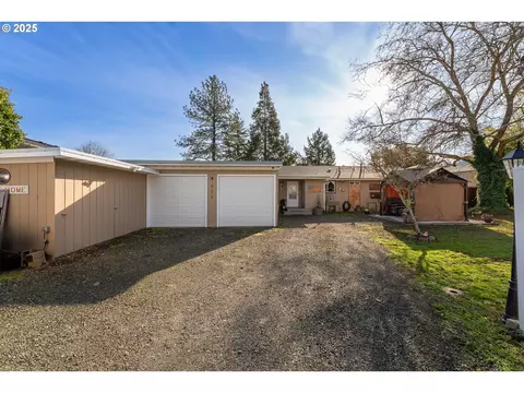 686 NE Johnson St, Myrtle Creek, OR 97457