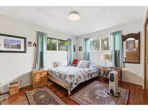 Bedroom - 207 W D St, Springfield, OR 97477 photo 1 of 6