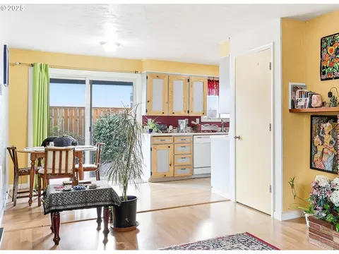 Other - 207 W D St, Springfield, OR 97477 photo 3 of 6