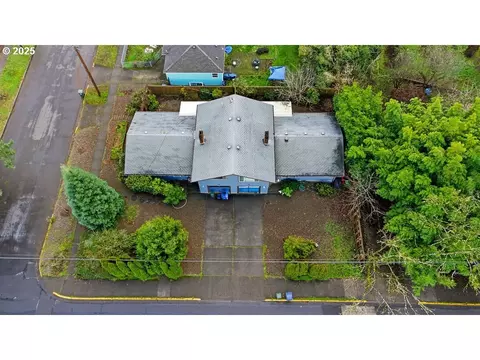 View/Area - 207 W D St, Springfield, OR 97477 photo 1 of 4