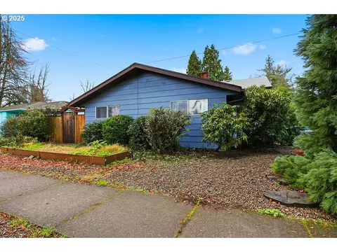 Exterior - 207 W D St, Springfield, OR 97477 photo 1 of 4