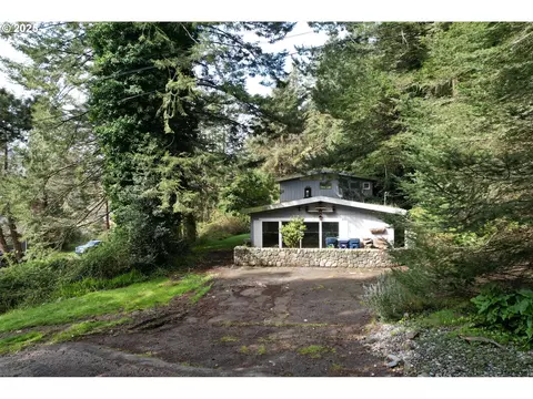 28315 Mateer Rd, Gold Beach, OR 97444