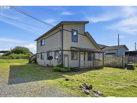 195 17th St SE, Bandon, OR 97411