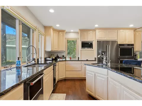 Kitchen - 55775 E Highway 26, Sandy, OR 97055 photo 2 of 4