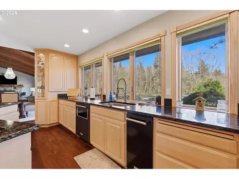 Kitchen - 55775 E Highway 26, Sandy, OR 97055 photo 3 of 4