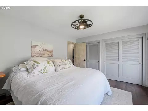 Bedroom - 55775 E Highway 26, Sandy, OR 97055 photo 2 of 5