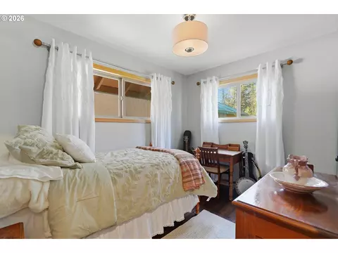Bedroom - 55775 E Highway 26, Sandy, OR 97055 photo 5 of 5