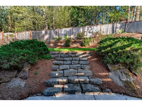 Exterior - 2631 Park Forest Dr, Eugene, OR 97405 photo 7 of 10