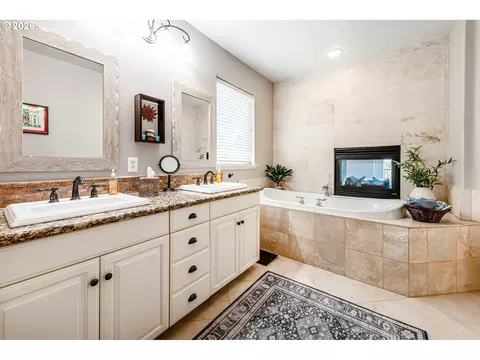 Bath - 2631 Park Forest Dr, Eugene, OR 97405 photo 4 of 5
