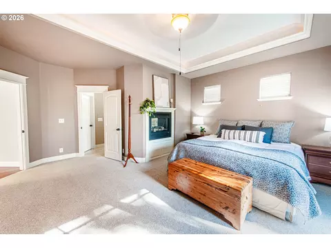 Bedroom - 2631 Park Forest Dr, Eugene, OR 97405 photo 3 of 8