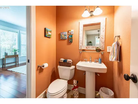 Bath - 2631 Park Forest Dr, Eugene, OR 97405 photo 1 of 5