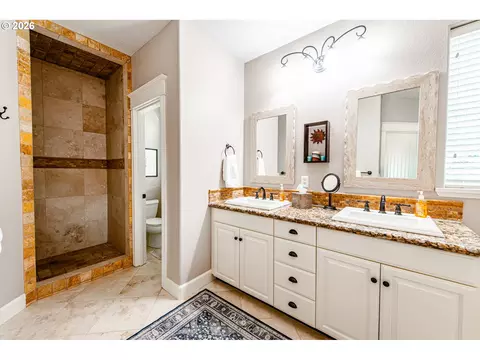Bath - 2631 Park Forest Dr, Eugene, OR 97405 photo 3 of 5