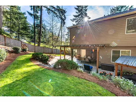 Exterior - 2631 Park Forest Dr, Eugene, OR 97405 photo 9 of 10