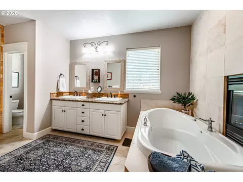 Bath - 2631 Park Forest Dr, Eugene, OR 97405 photo 2 of 5
