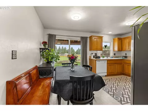 Dining - 1880 Manihi Dr, Eugene, OR 97404 photo 1 of 2