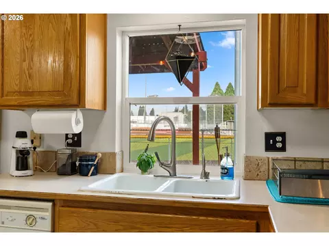Kitchen - 1880 Manihi Dr, Eugene, OR 97404 photo 3 of 3