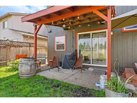 Exterior - 1880 Manihi Dr, Eugene, OR 97404 photo 3 of 12