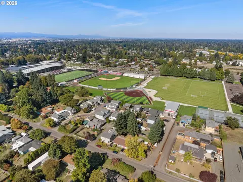 View/Area - 1880 Manihi Dr, Eugene, OR 97404 photo 2 of 5