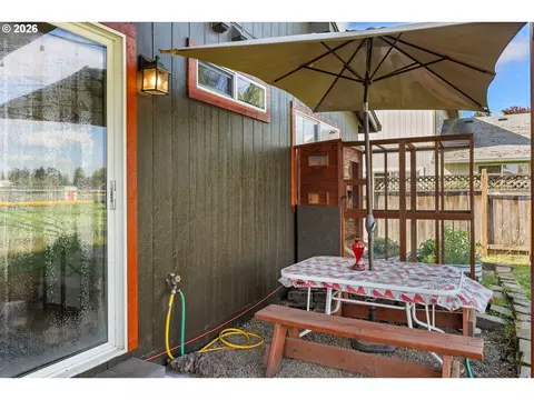 Exterior - 1880 Manihi Dr, Eugene, OR 97404 photo 9 of 12