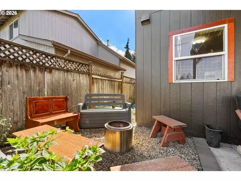 Exterior - 1880 Manihi Dr, Eugene, OR 97404 photo 5 of 12