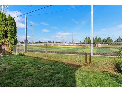 Exterior - 1880 Manihi Dr, Eugene, OR 97404 photo 4 of 12