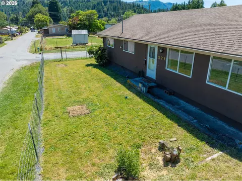 321 W Date St, Powers, OR 97466 photo 2