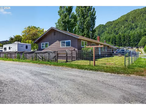 321 W Date St, Powers, OR 97466 photo 6