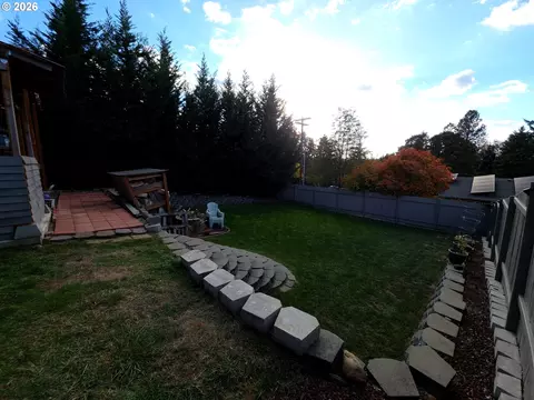 Exterior - 521 NE Caden Ct, Estacada, OR 97023 photo 4 of 7