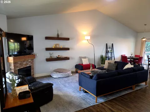 Living - 521 NE Caden Ct, Estacada, OR 97023 photo 1 of 3