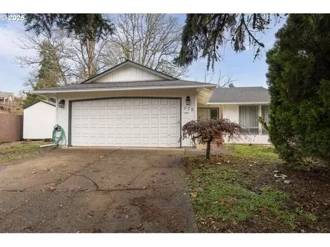 575 Collins Crst, Gladstone, OR 97027
