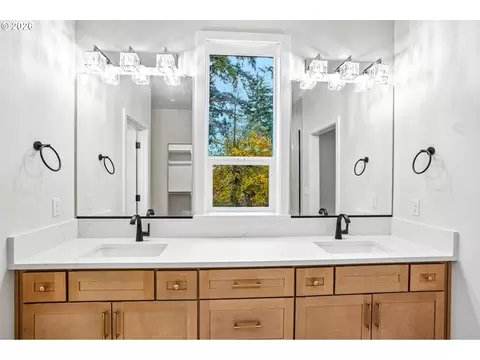 Bath - 36906 Gooseberry St, Sandy, OR 97055 photo 1 of 6