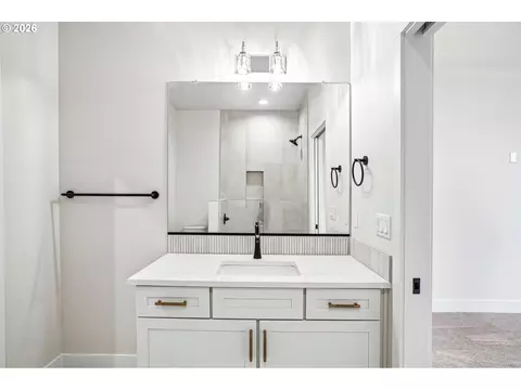 Bath - 36906 Gooseberry St, Sandy, OR 97055 photo 3 of 6