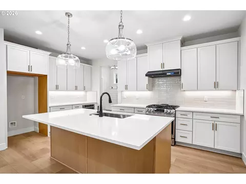 Kitchen - 36906 Gooseberry St, Sandy, OR 97055 photo 1 of 5