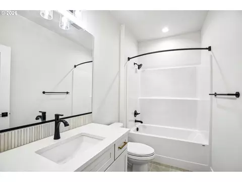 Bath - 36906 Gooseberry St, Sandy, OR 97055 photo 6 of 6