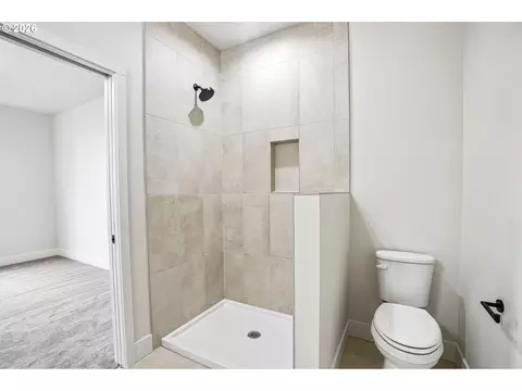 Bath - 36906 Gooseberry St, Sandy, OR 97055 photo 4 of 6