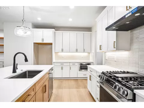 Kitchen - 36906 Gooseberry St, Sandy, OR 97055 photo 5 of 5