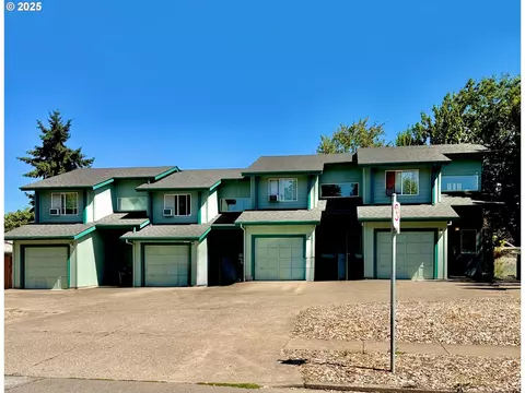 1028 N 3rd St, Woodburn, OR 97071