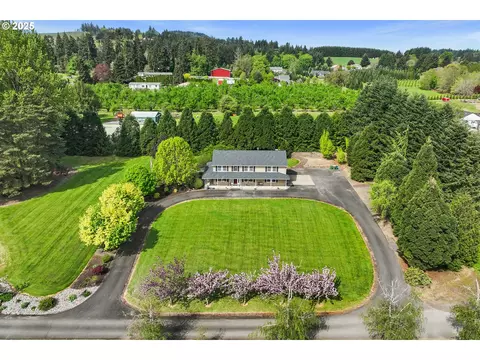 22075 NE Hidden Springs Rd, Dundee, OR 97115