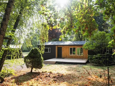 10580 NE Fox Farm Rd, Dundee, OR 97115