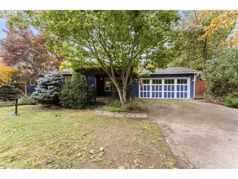 8805 SW Snoopy Ct, Portland, OR 97223