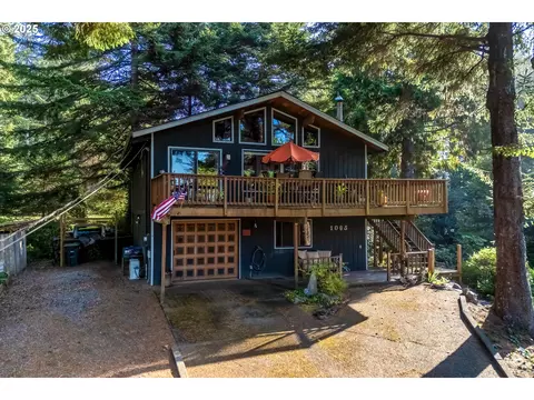 1085 SW Norwood Dr, Waldport, OR 97394