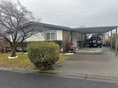 910 Cowl St #41, Milton Freewater, OR 97862