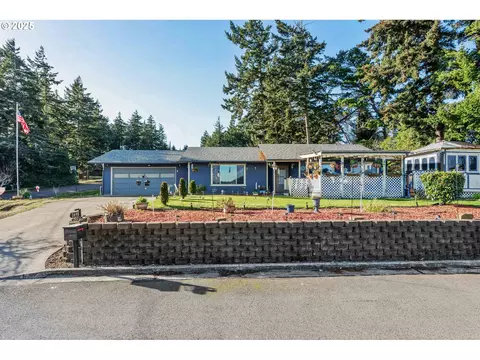 1698 Ash St, North Bend, OR 97459